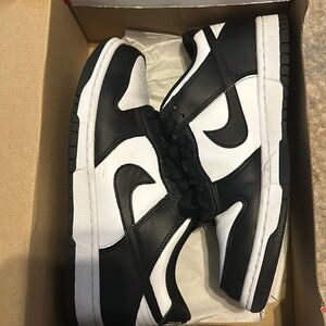 Black and white Nike dunk